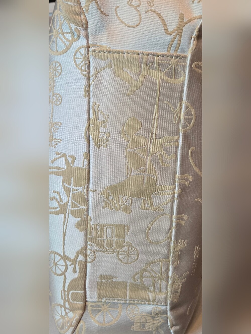 Coach East West Horse And Carriage Ivory & Tan Tote And 2 Bag Charms - Picture 5 of 11